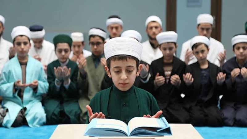ÇİNE'DE KÜÇÜK HAFIZLAR YARIŞACAK